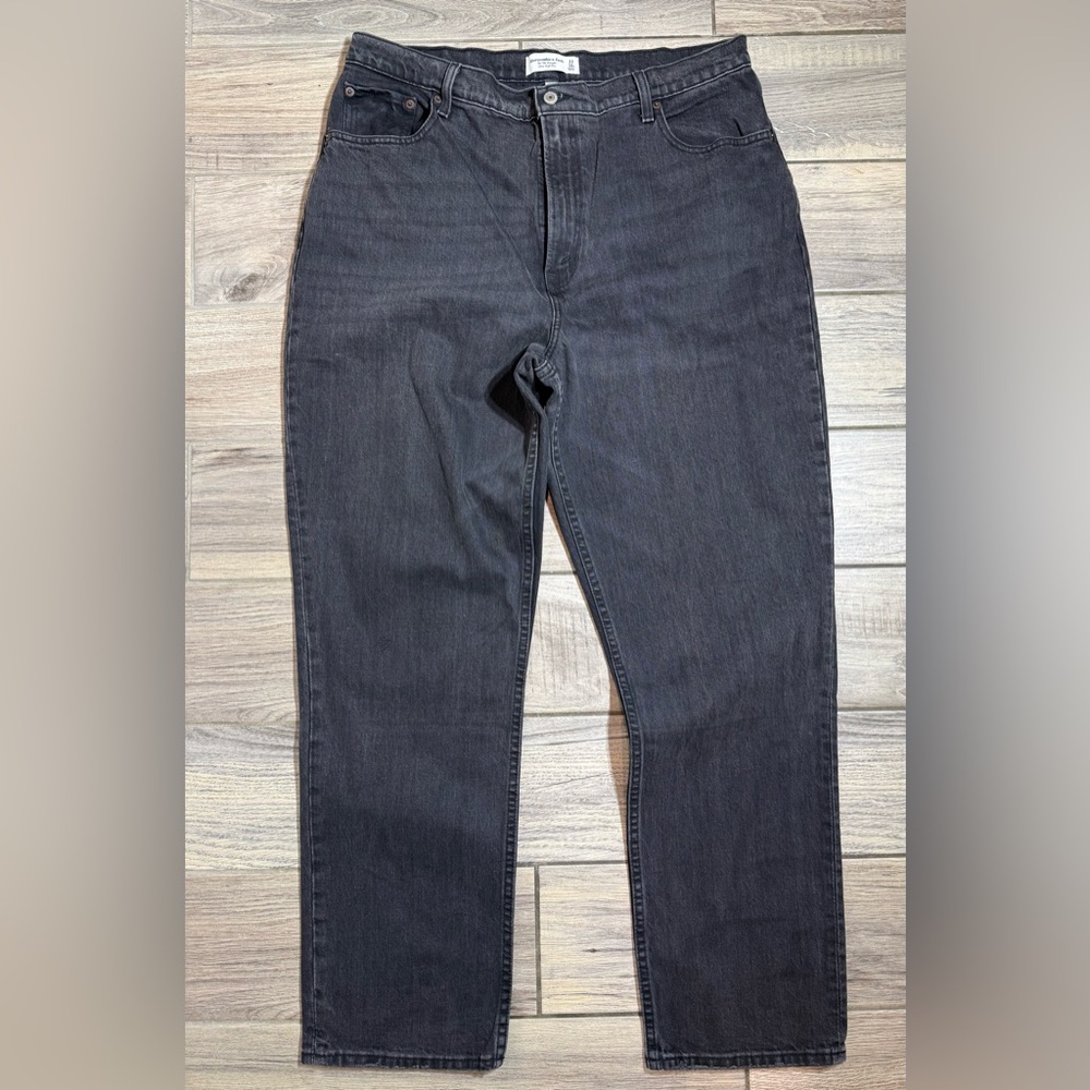 Abercrombie & Fitch Women’s Curve Love 90’s Straight Fit  Ultra Low Rise Jeans